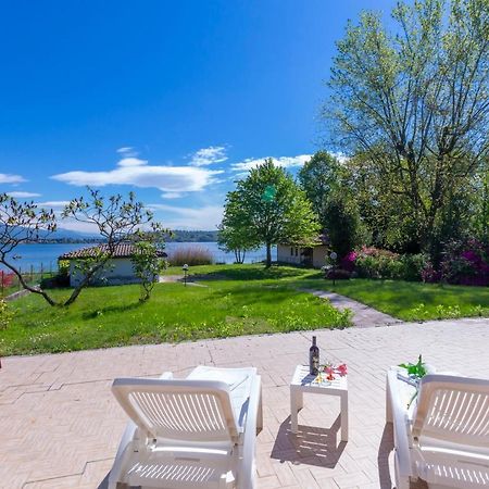 Villa Martine Au Bord Du Lac - Happy Rentals Cadrezzate Eksteriør bilde