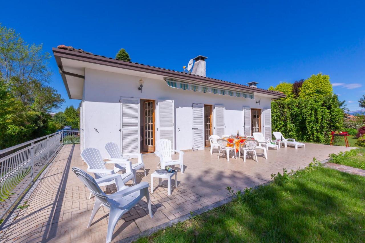 Villa Martine Au Bord Du Lac - Happy Rentals Cadrezzate Eksteriør bilde