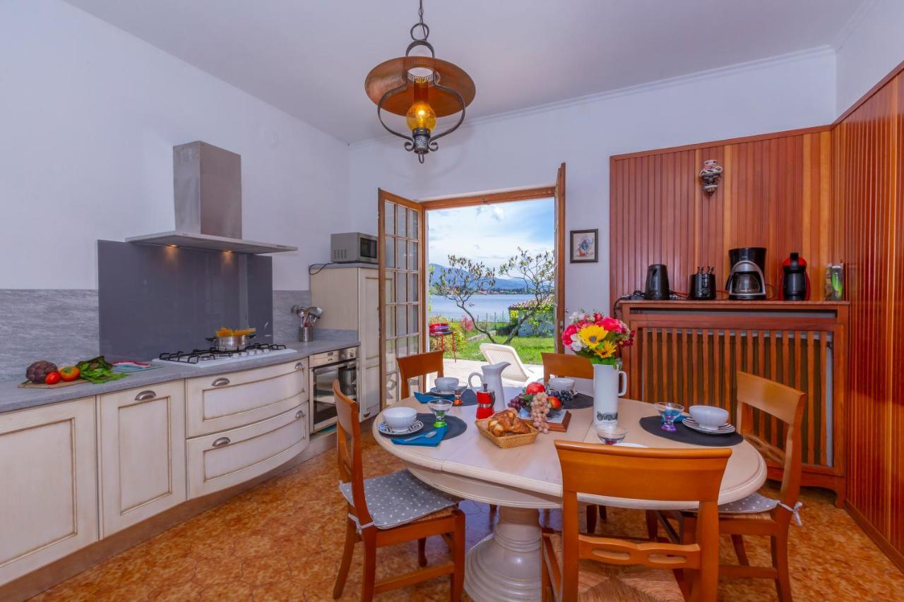 Villa Martine Au Bord Du Lac - Happy Rentals Cadrezzate Eksteriør bilde