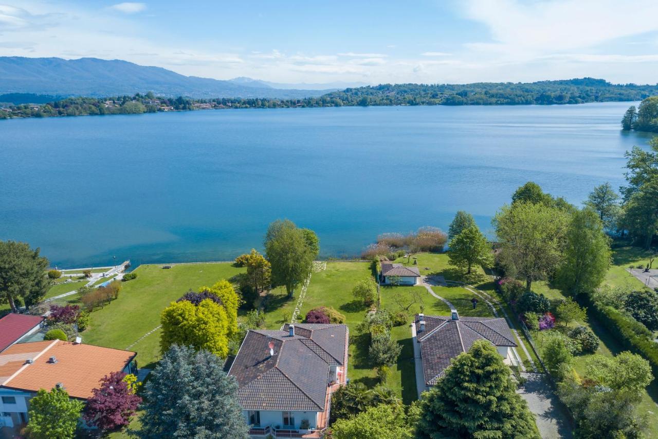 Villa Martine Au Bord Du Lac - Happy Rentals Cadrezzate Eksteriør bilde