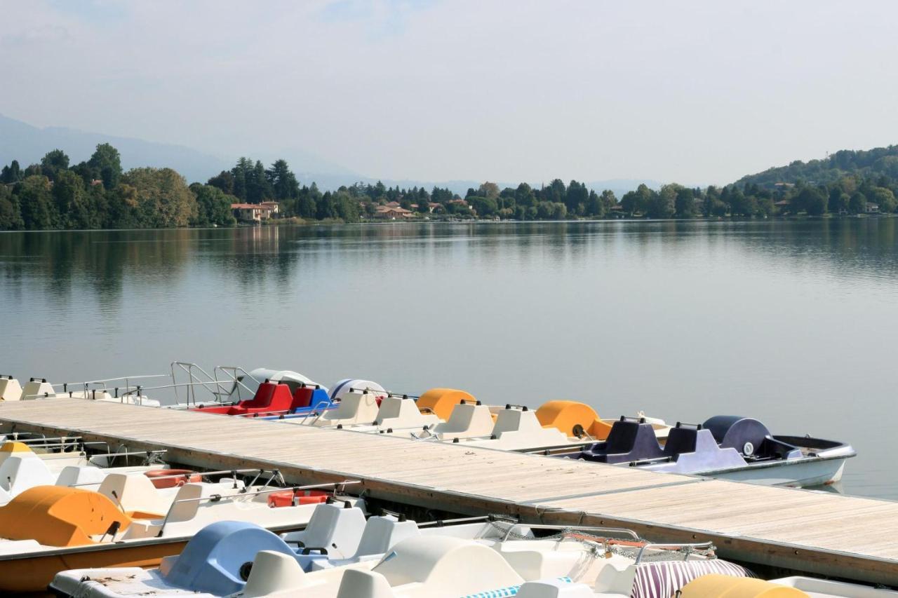 Villa Martine Au Bord Du Lac - Happy Rentals Cadrezzate Eksteriør bilde