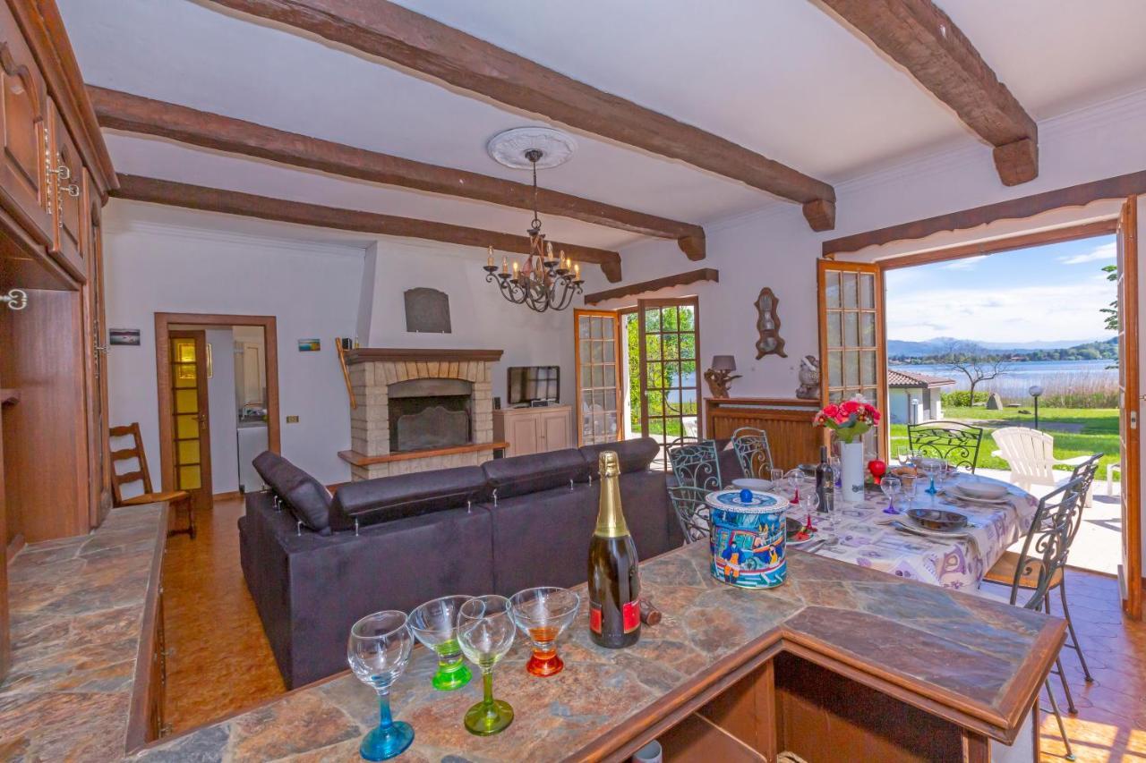 Villa Martine Au Bord Du Lac - Happy Rentals Cadrezzate Eksteriør bilde