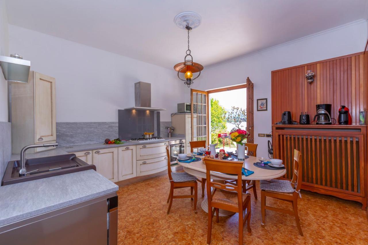 Villa Martine Au Bord Du Lac - Happy Rentals Cadrezzate Eksteriør bilde