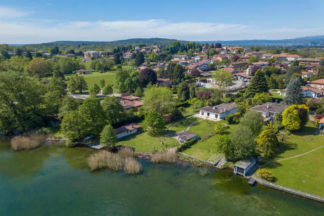 Villa Martine Au Bord Du Lac - Happy Rentals Cadrezzate Eksteriør bilde