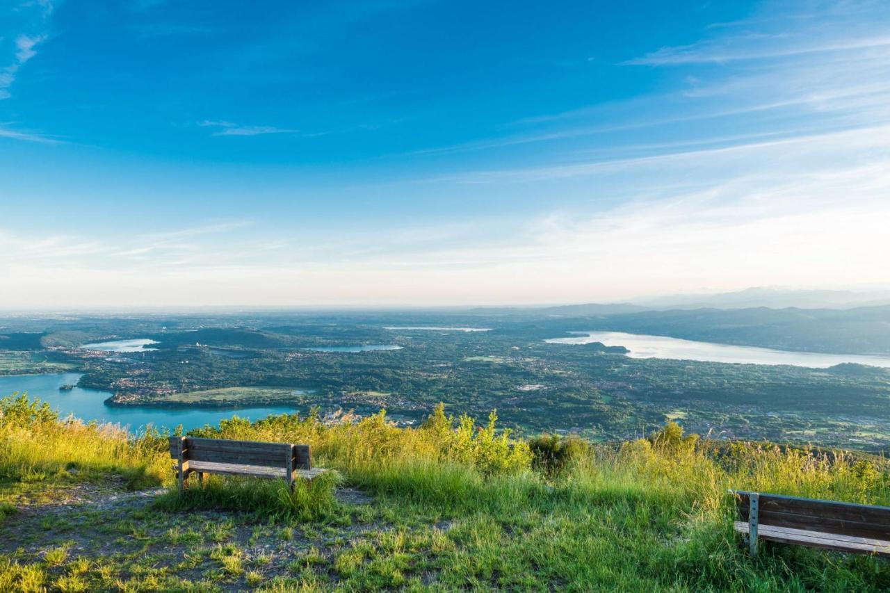 Villa Martine Au Bord Du Lac - Happy Rentals Cadrezzate Eksteriør bilde