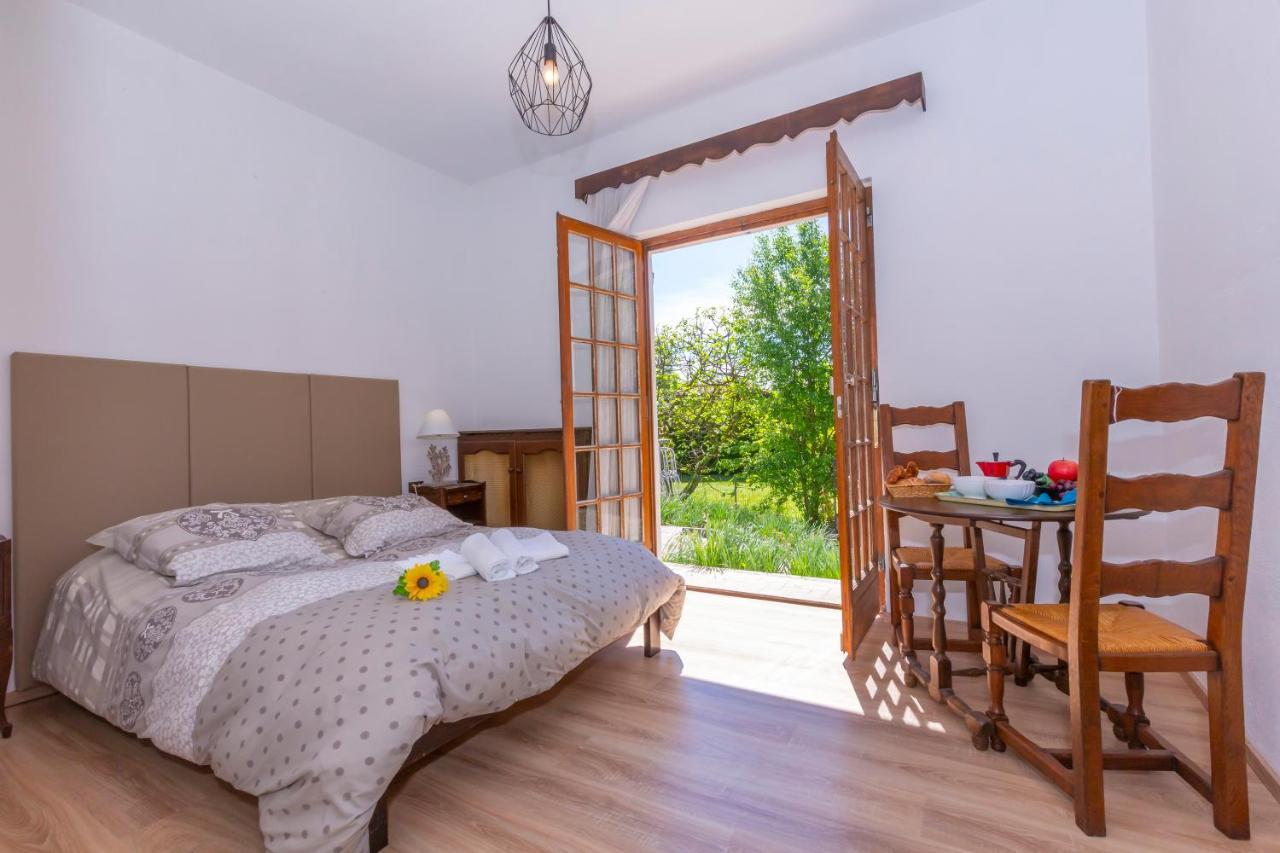 Villa Martine Au Bord Du Lac - Happy Rentals Cadrezzate Eksteriør bilde
