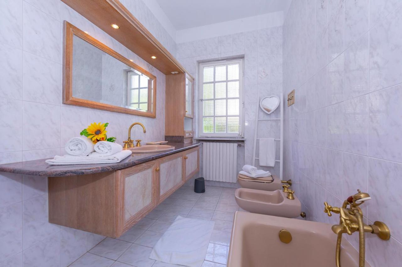 Villa Martine Au Bord Du Lac - Happy Rentals Cadrezzate Eksteriør bilde
