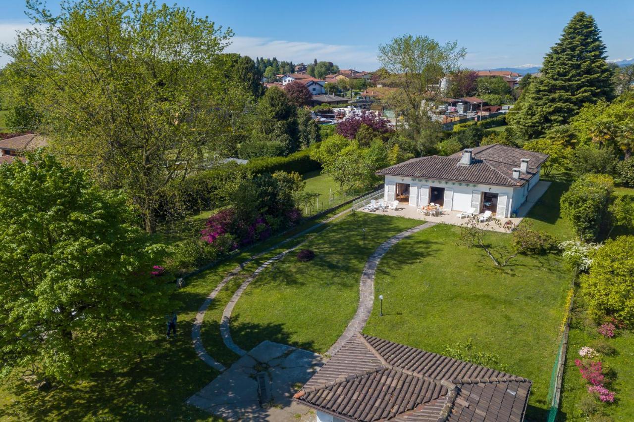 Villa Martine Au Bord Du Lac - Happy Rentals Cadrezzate Eksteriør bilde