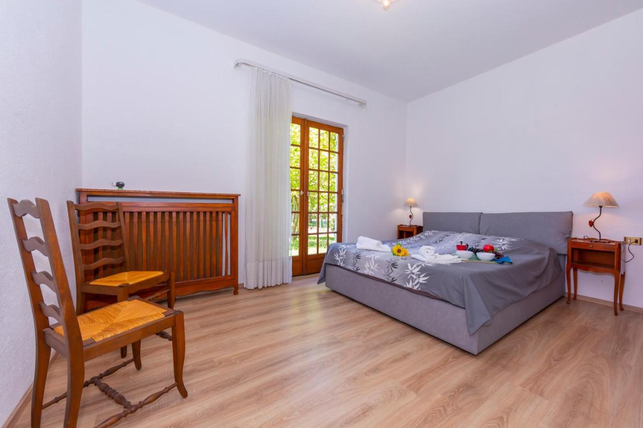 Villa Martine Au Bord Du Lac - Happy Rentals Cadrezzate Eksteriør bilde