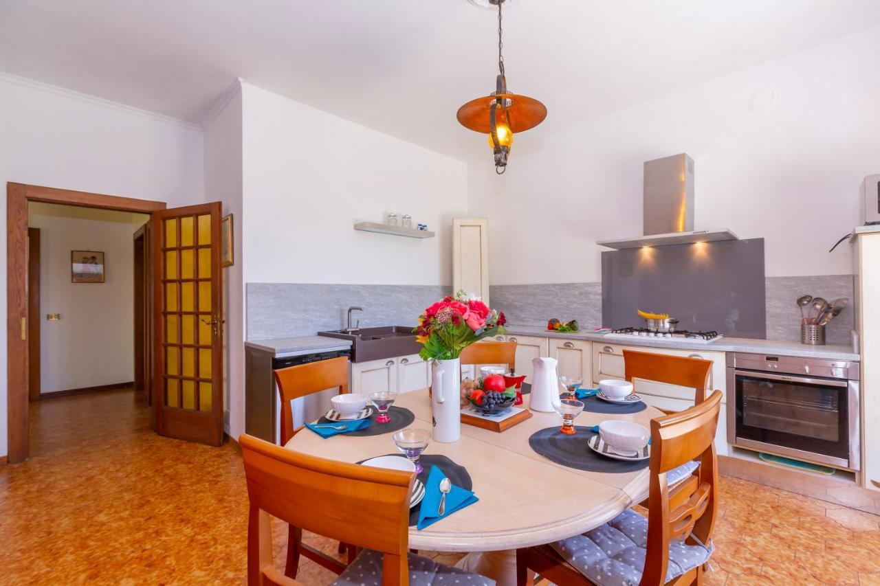 Villa Martine Au Bord Du Lac - Happy Rentals Cadrezzate Eksteriør bilde