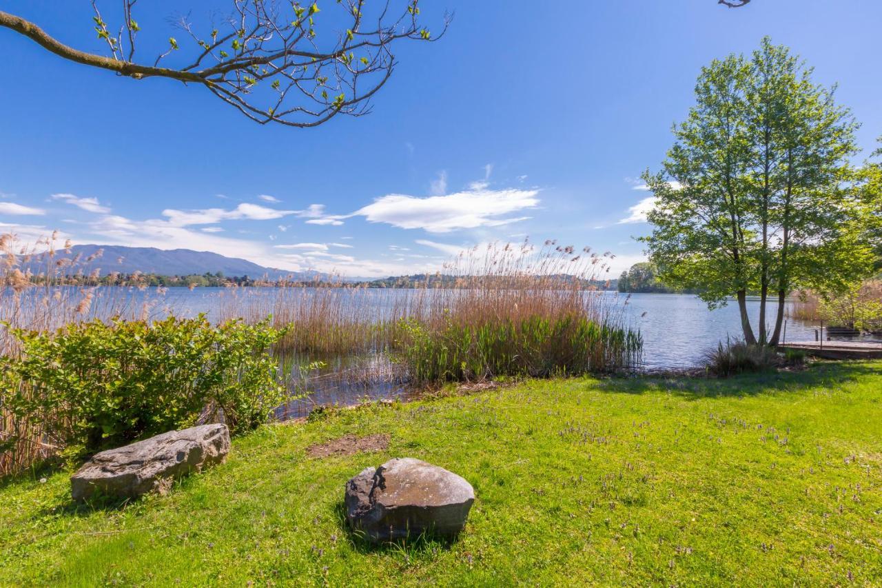 Villa Martine Au Bord Du Lac - Happy Rentals Cadrezzate Eksteriør bilde